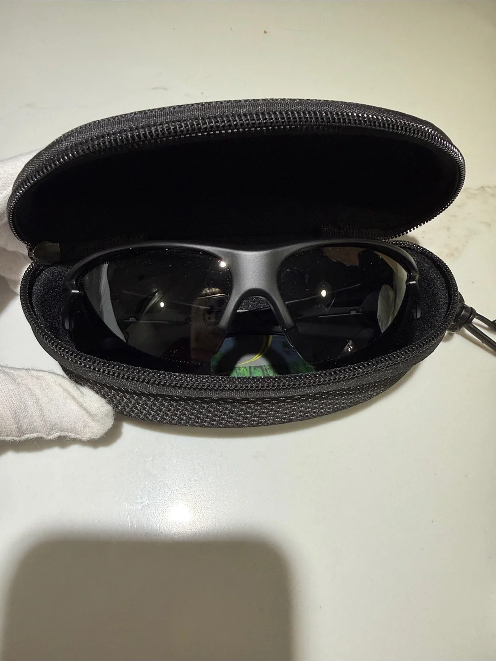 SUNGLASSES, Polarized Black with Gray detail